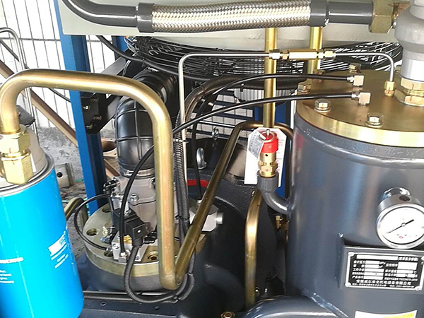 螺杆空压机油气桶进水的原因